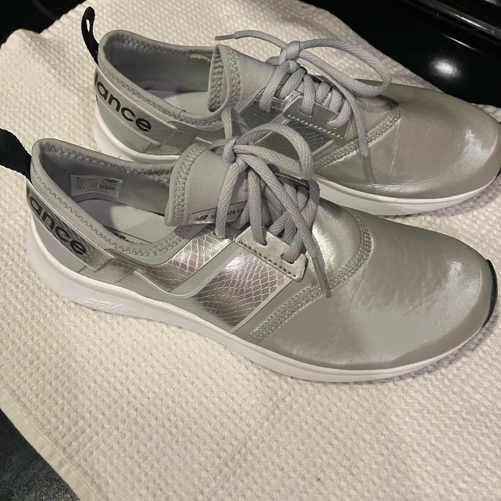New Balance Women’s Silver Metallic Lace-Up Athletic Sneakers size 9.5